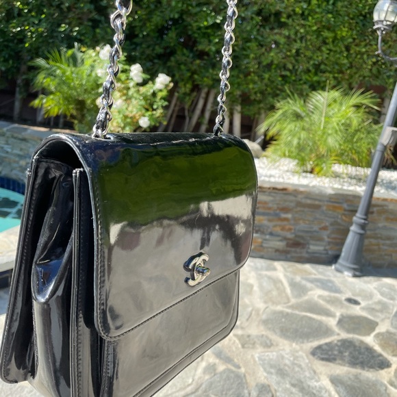CHANEL Vintage Patent Leather Flap CC Bag AUTHENTIC in great condition! - Picture 13 of 16